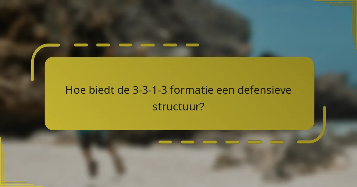 Hoe biedt de 3-3-1-3 formatie een defensieve structuur?